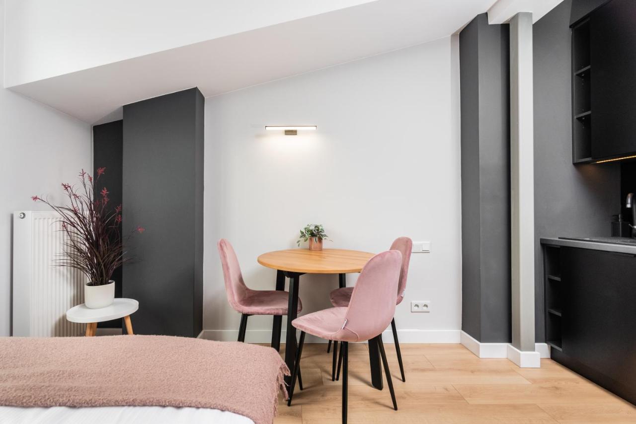 Smart Apartments - Old Town & Main Train Station - By Upstairs Cracóvia Exterior foto