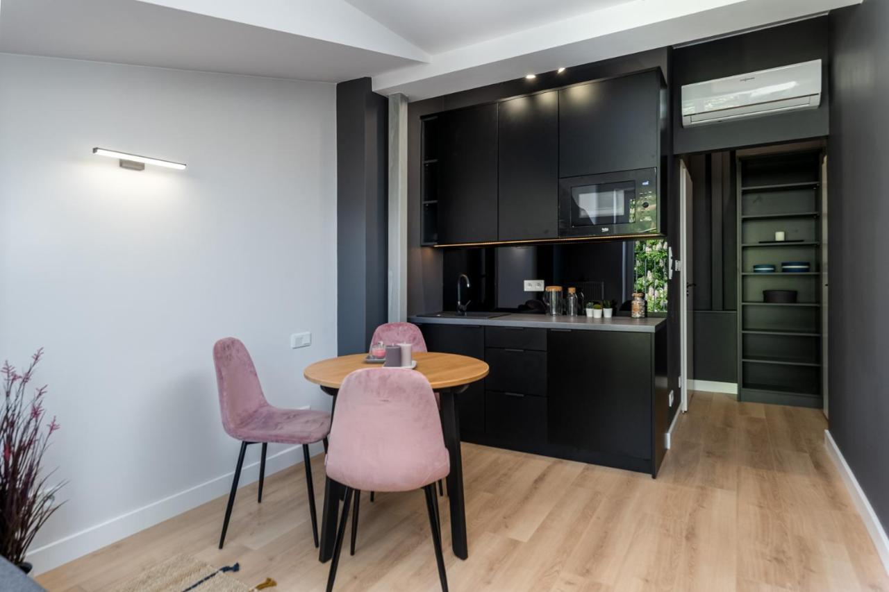 Smart Apartments - Old Town & Main Train Station - By Upstairs Cracóvia Exterior foto